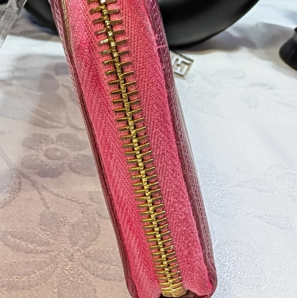 Fendi Vitello Birkin Logo Zip Around Wallet - Rosa (Metallic Pink)